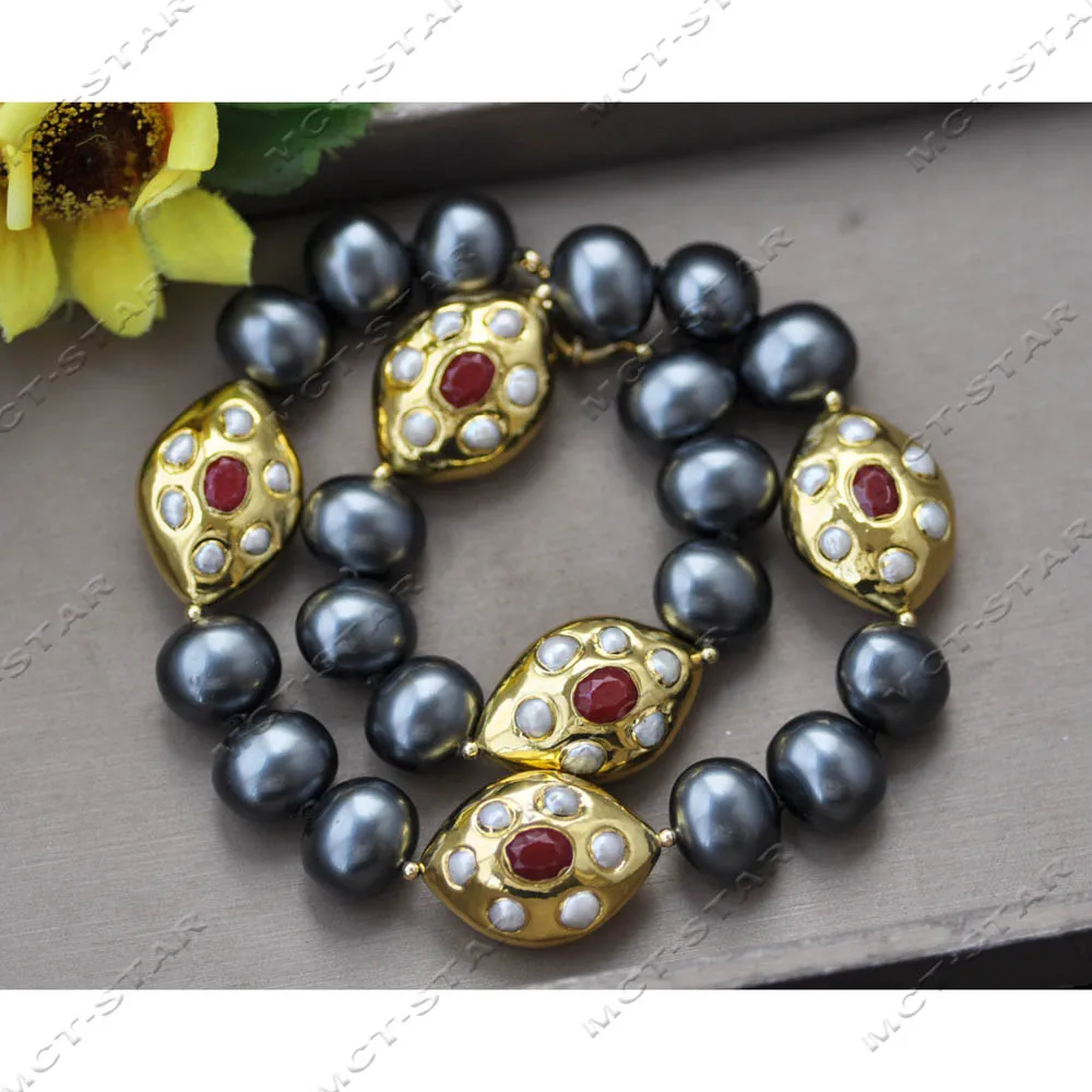 

Z14304 19'' 33mm Black Egg South Sea Shell Pearl Red Chalcedony White Pearl Golden Bead Necklace
