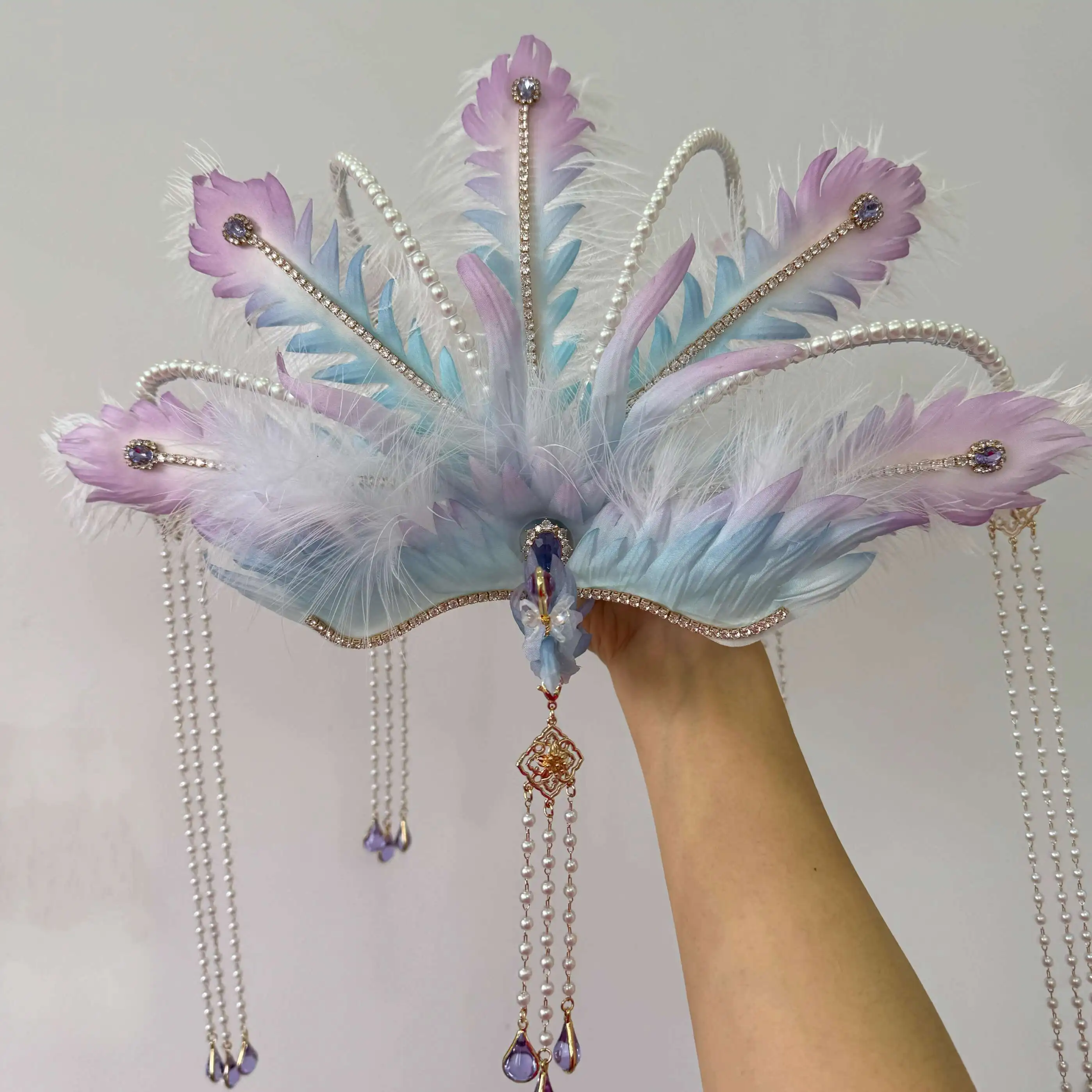 

Традиционный китайский древний головной убор ханьфу, косплей, корона с павлиньими перьями, аксессуар для волос для женщин, богемные украшения для волос с перьями