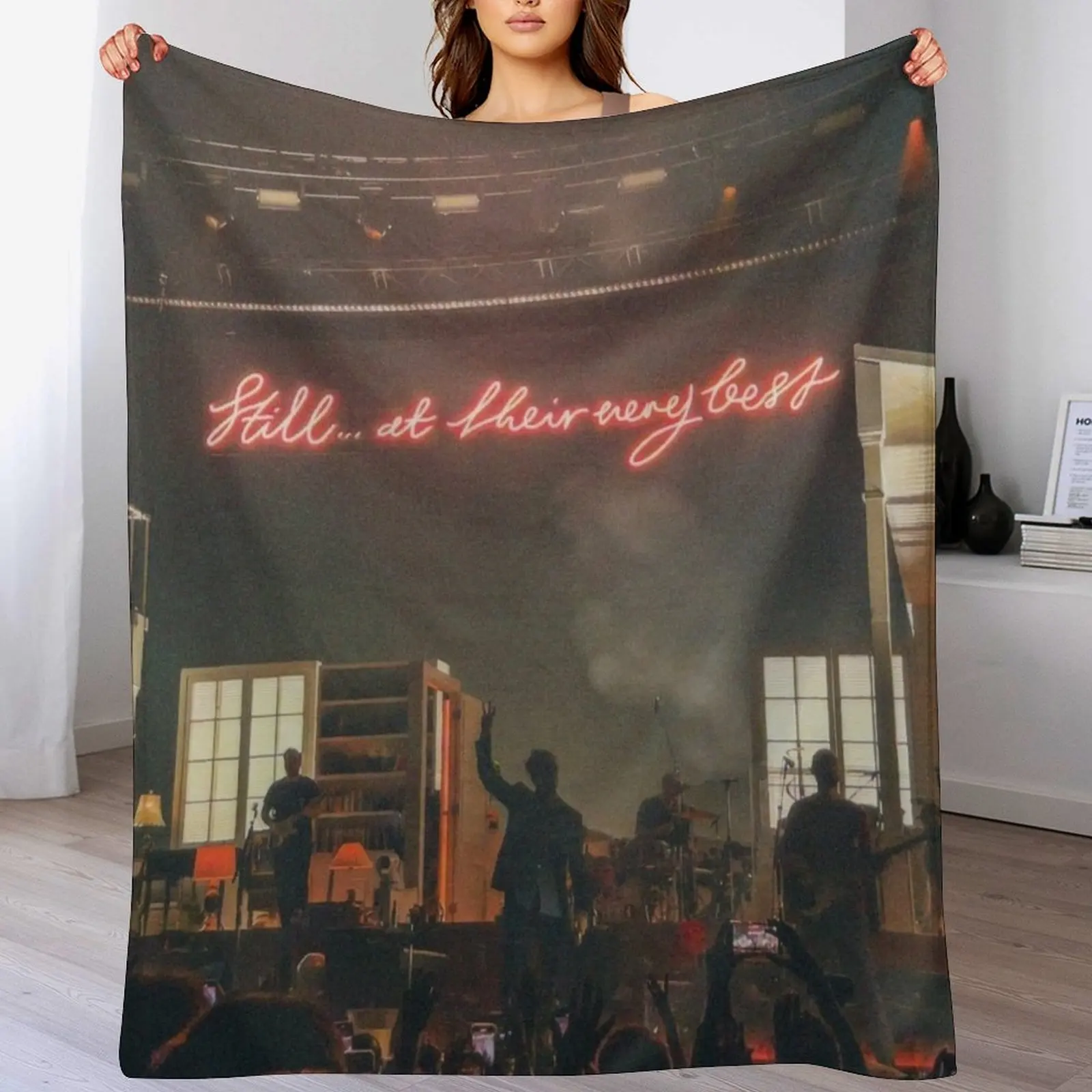 

THE 1975 - red Throw Blanket Vintage Extra Large Throw Sofa Quilt Blankets