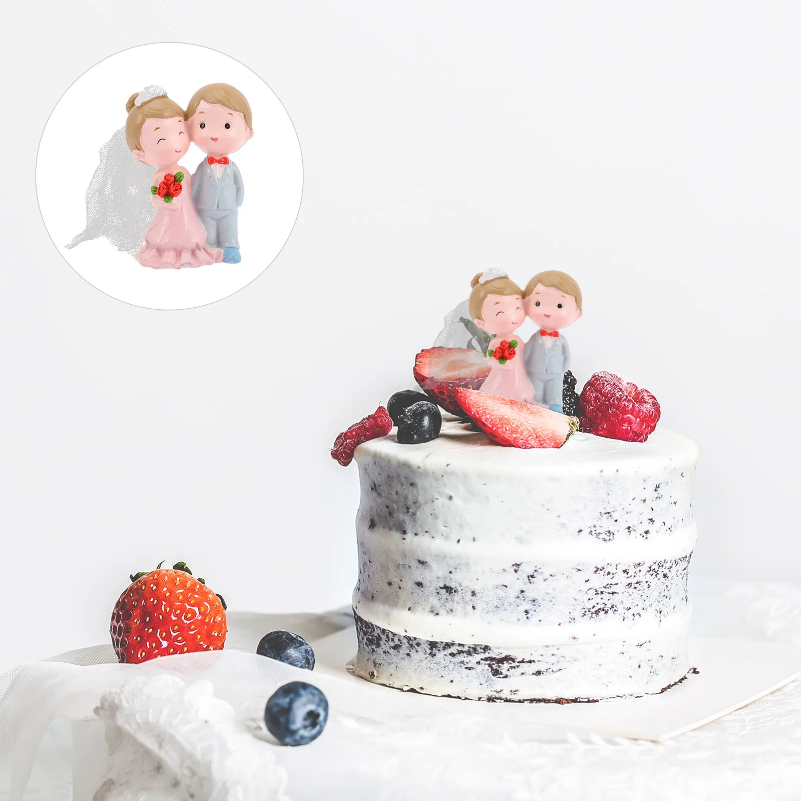 

Artistic Resin Couple Figurines Bride Groom Topper Compact Cake Decoration Wedding Dessert Ornament Couple Figurines