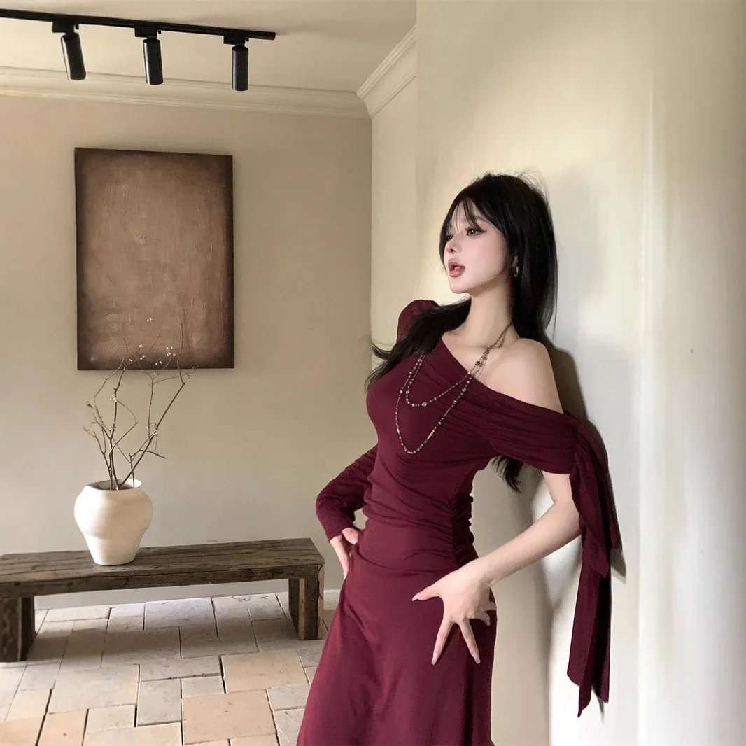 وشاح أحمر عميق كم طويل سليم صالح فستان نسائي الشتاء الإمبراطورية الخصر ألف خط تنورة كامل طول الكاحل طول ثوب واحد الكتف