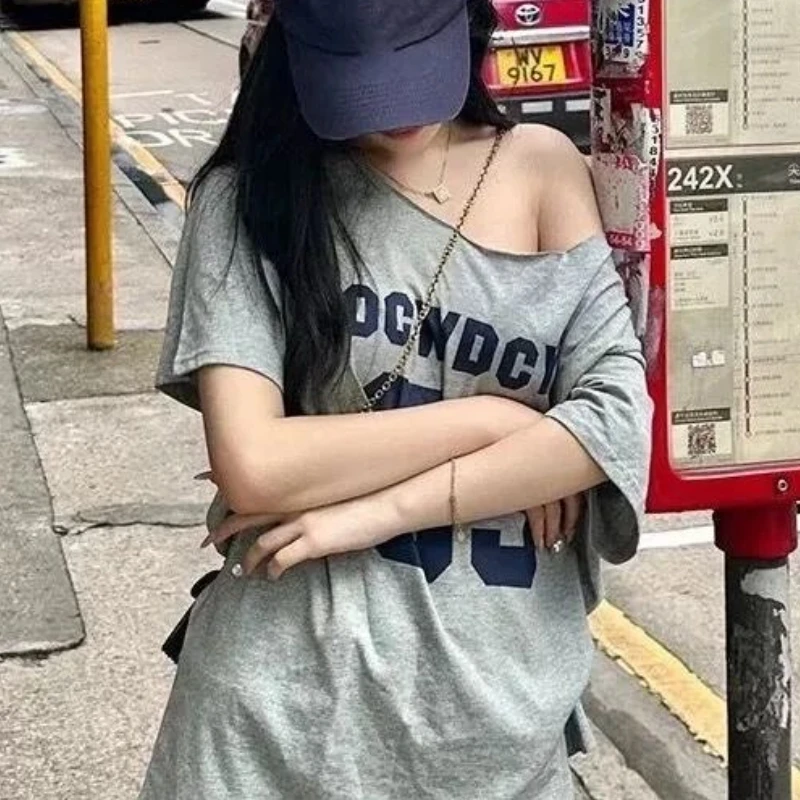 

Женская футболка с коротким рукавом и принтом на одно плечо, футболка в уличном стиле, винтажная уличная одежда, корейская летняя белая футболка