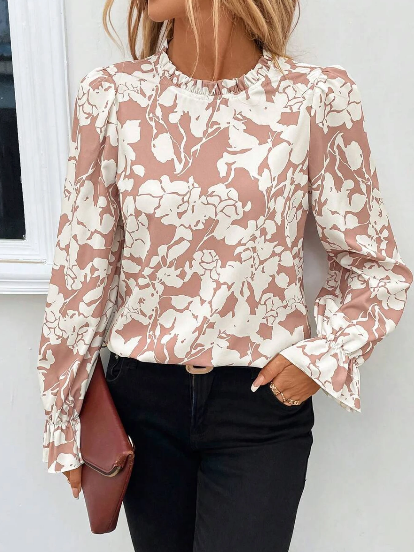 

A women's pink brown and white large flower wooden ear stand-up collar top, gentle and elegant style slim long-sleeved chiffon s