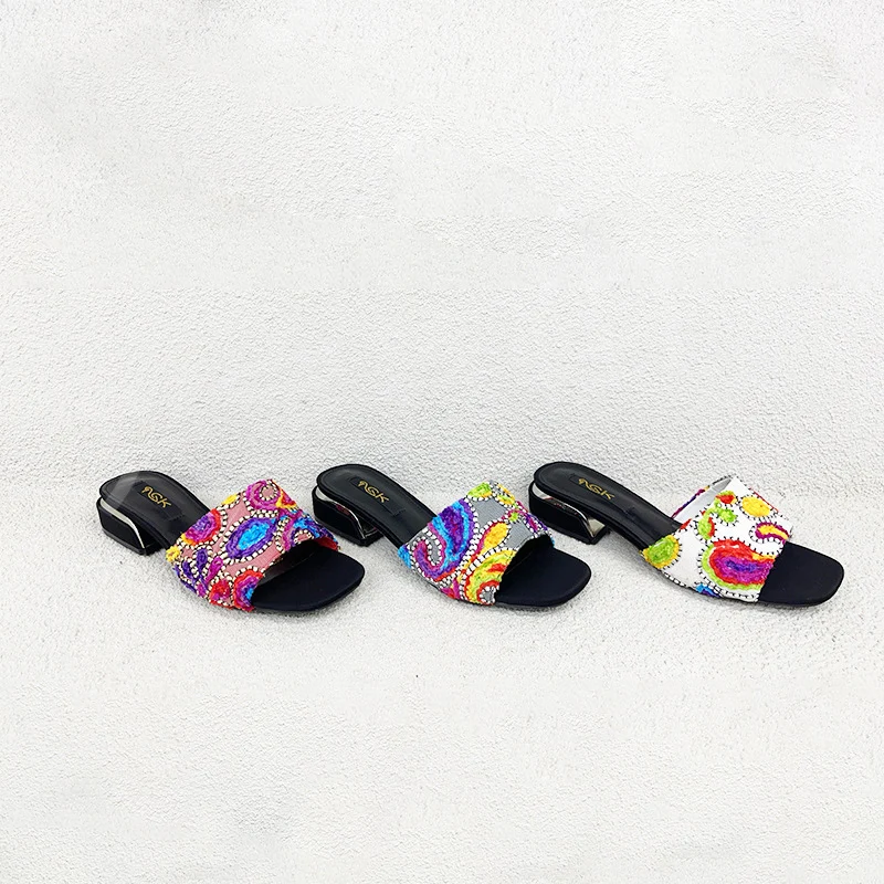

Fashionable shoe style one-piece exterior, 2025 new summer flat bottomed plus size women's versatile cool slippers