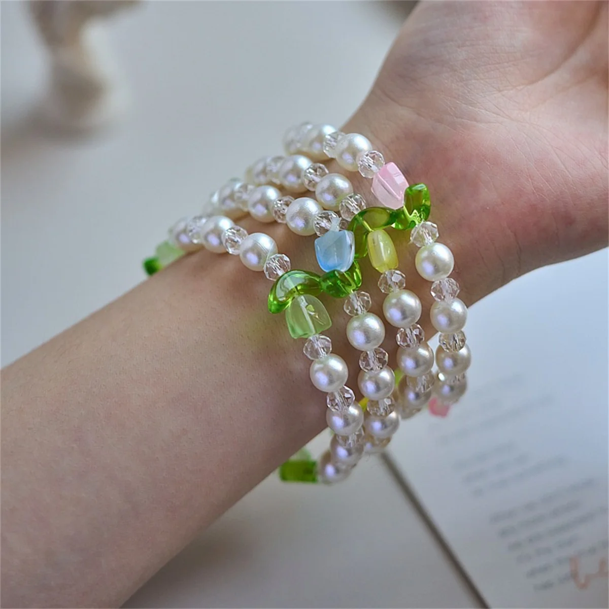 Sweet Vintage Imitation Pearl Lily Tulip Flower Bracelets For Women Elegant Candy Color Resin Floral Elastic Bracelet Jewelry