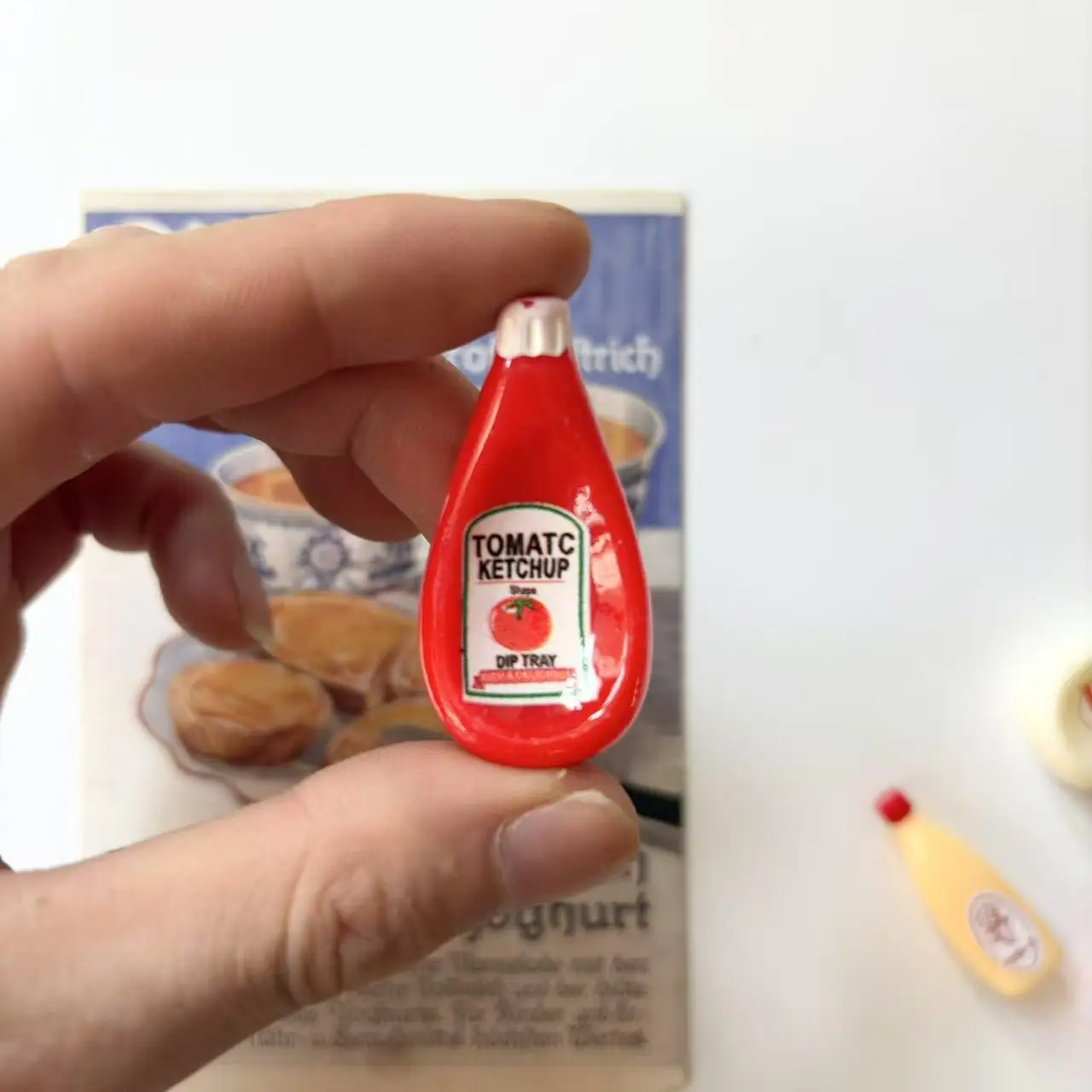 Large-sized Creative Imitation Ketchup Bottle Refrigerator Magnet - Cute Magnetic Home Decoration Gift for Everyone