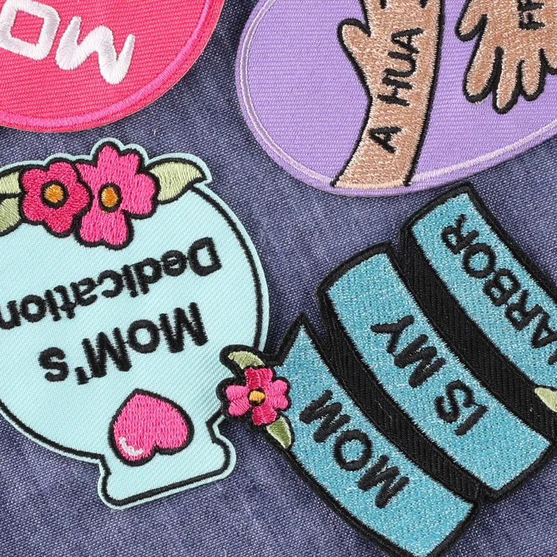 Toppe per ricamo a forma di cuore semplice ferro su I Love Hot Moms patch per abbigliamento confezione regalo per la festa della mamma fai da te