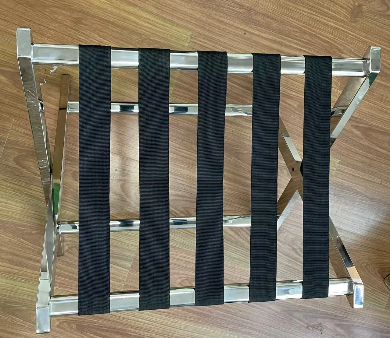 

No Assembly Mirror Surface Chrome Finish Stainless Steel Luggage Rack Suitcase Stand with 5 Straps for Guest Room Hotel Bedroom