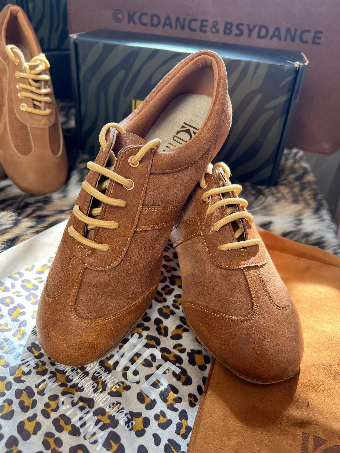 Brown Jazz Dance Shoes Split Training Teachers Dancers Indoor Suede Sole Low Heel 3cm 5cm Dance Shoes With Split Sole