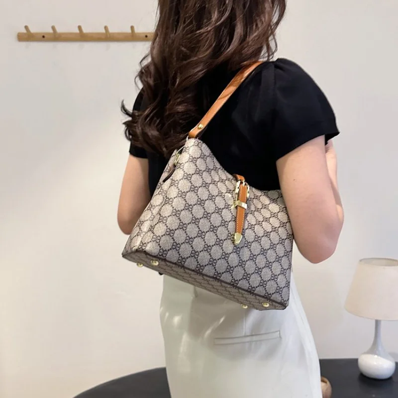 

Luxury Leather Crossbody Bag for Women by Famous Designer - Shoulder Messenger Handbags Elegant Classic Ladies Style