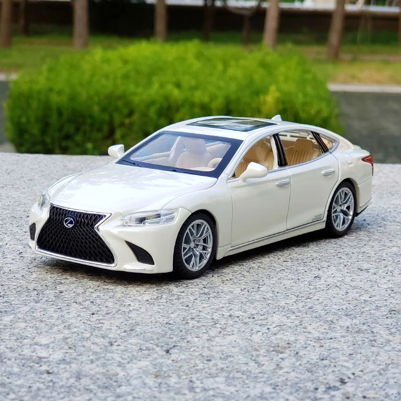 1:32 LEXUS LS500H Alloy Car Model Diecasts & Toy Vehicles Metal Car Model High Simulation Sound Light Collection Toy Gift F375