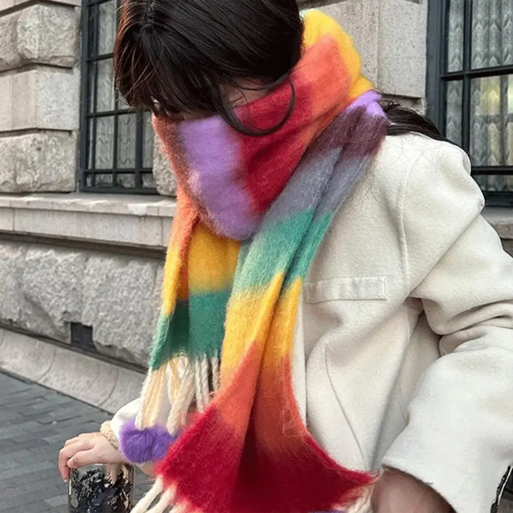 

Мягкий разноцветный полосатый шарф с плюшевыми шариками и кисточкой для зимы, утолщенный теплый шарф для пар, женский модный мягкий аксессуар