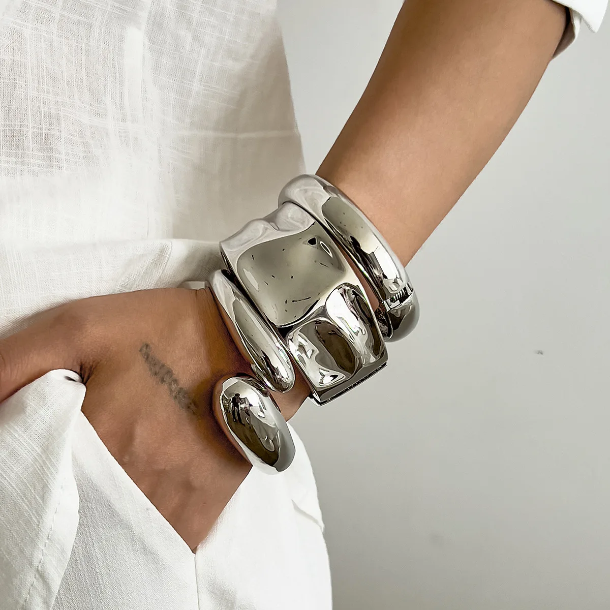 فاسق خمر غير النظامية مكتنزة المعادن الكفة أساور للنساء بيان لامعة واسعة أساور الإسورة الأساور Steampunk الرجال المجوهرات