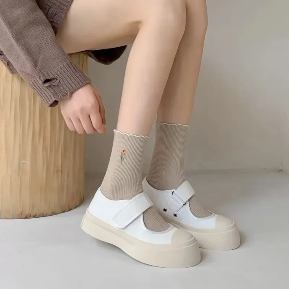 

New 2023 Autumn Women Socks Floral Embroidery Japanese Kawaii Cute Socks Korean Style Solid Color Harajuku Vintage Crew Socks