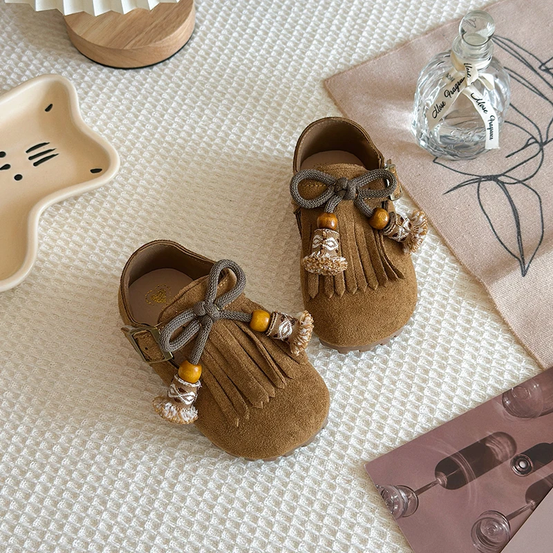 

2025 г., детская повседневная обувь для девочек, осенние новые модные нескользящие сабо в корейском стиле с мягкой подошвой, универсальные подиумные сабо в стиле ретро