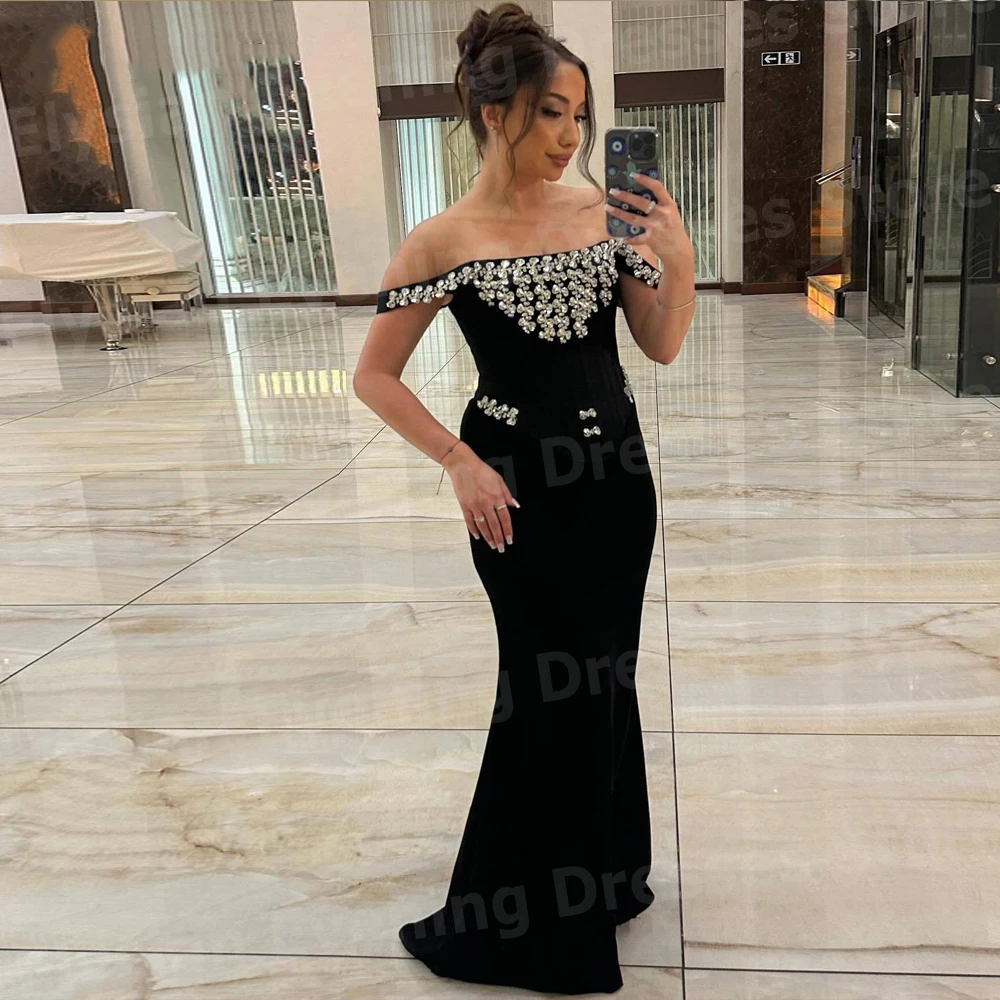 Elegante schwarze Meerjungfrau-Abendkleider für Damen mit Perlen, maßgeschneidert, فسات PreBook Prom-Abschlussball-Kleider aus der Schulter