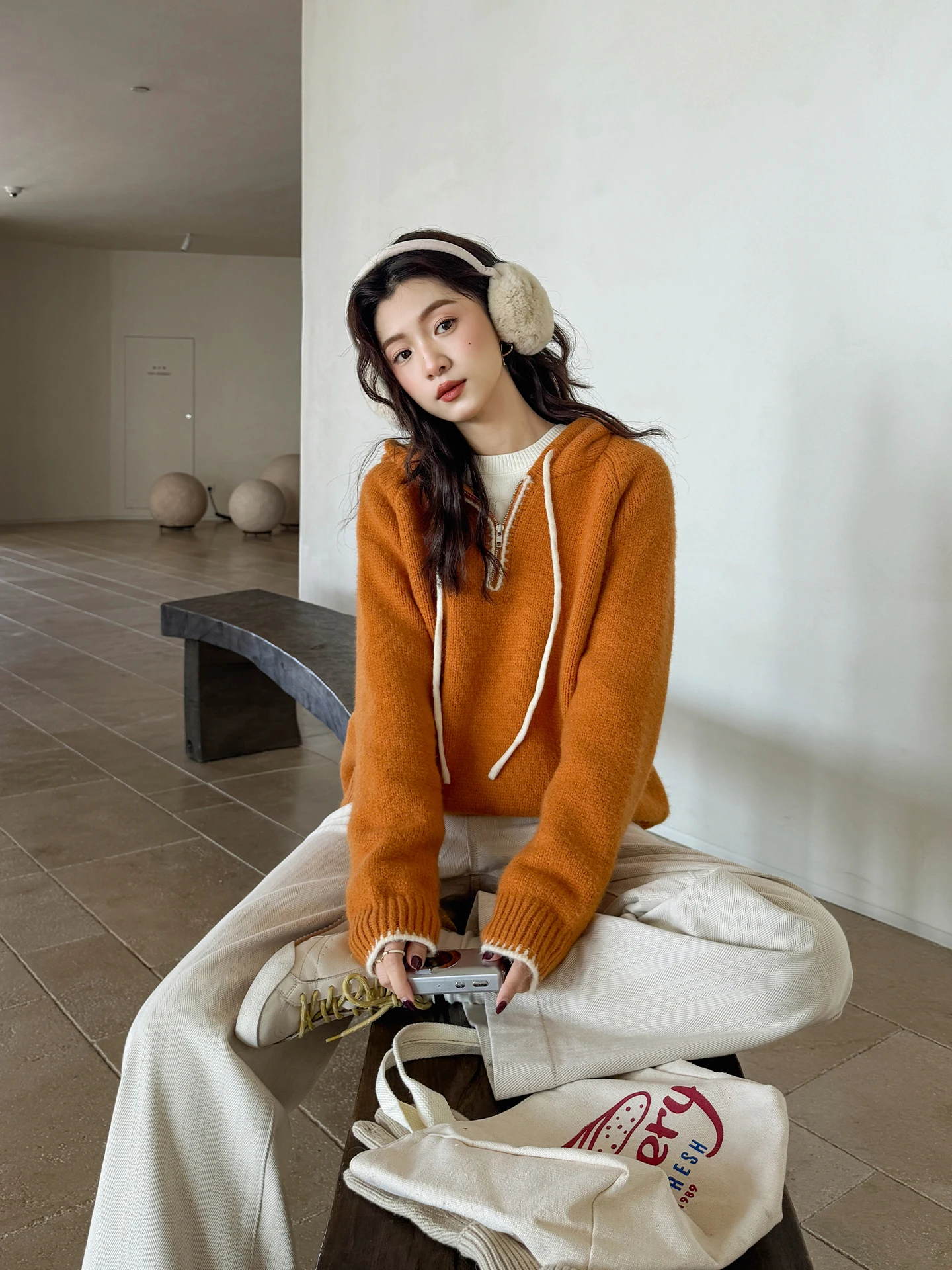 

Оранжевый свитер с капюшоном свободного кроя, женский трикотаж в стиле ретро с молнией, новинка зимы, универсальный, теплый, для повседневной носки, с длинными рукавами