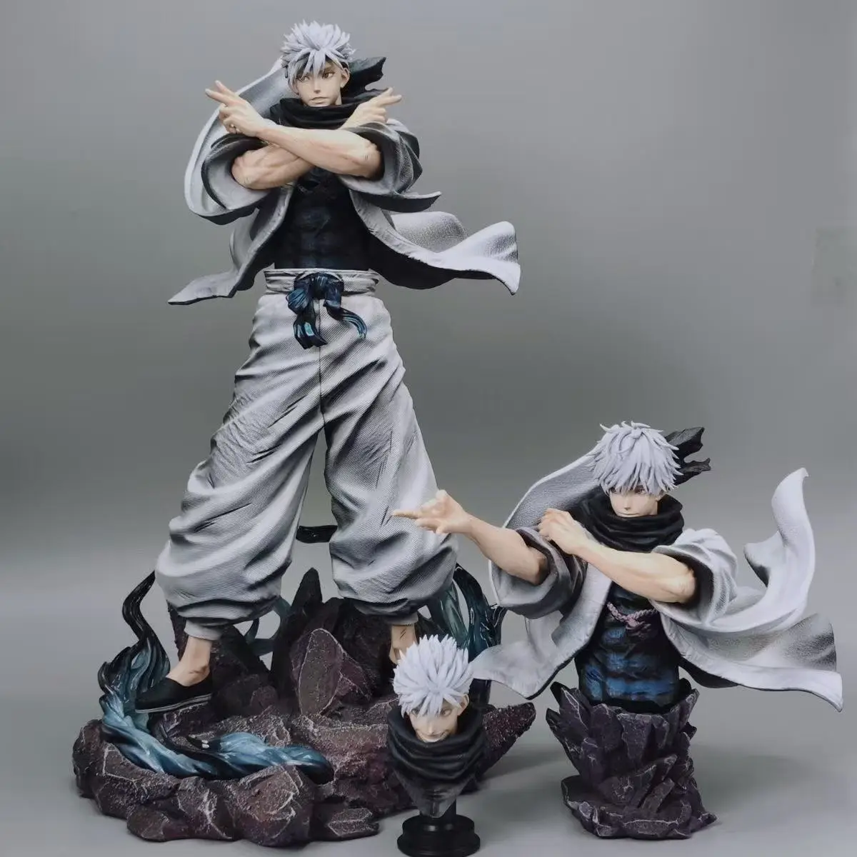 Figurine Jujutsu Kaisen Alliance des Chevaliers Gojo Satoru Technique Creuse Version Deux Corps avec Trois Têtes Sculptées, Article de Collection Anime