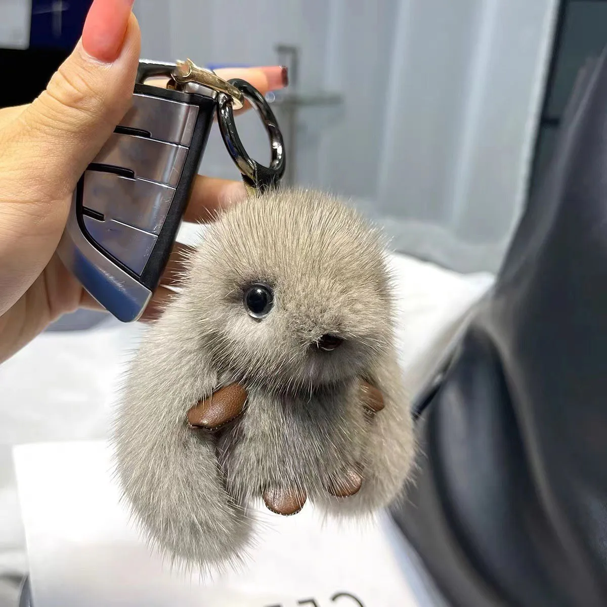 Novo coelho de pelúcia brinquedo dos desenhos animados pele de coelho chaveiro fofo macio bonito fuzzy acessórios chaveiro presente para meninas crianças