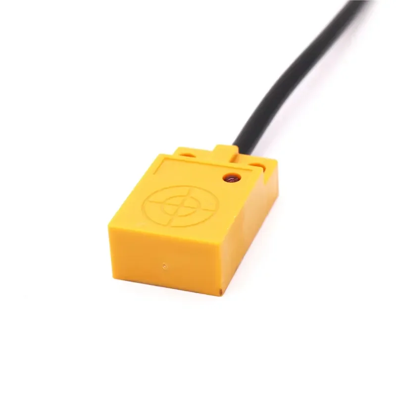 DINGGAN factory direct sell IS18 flat type rectangular proximity inductive sensor 5mm distance 10-30vdc DC