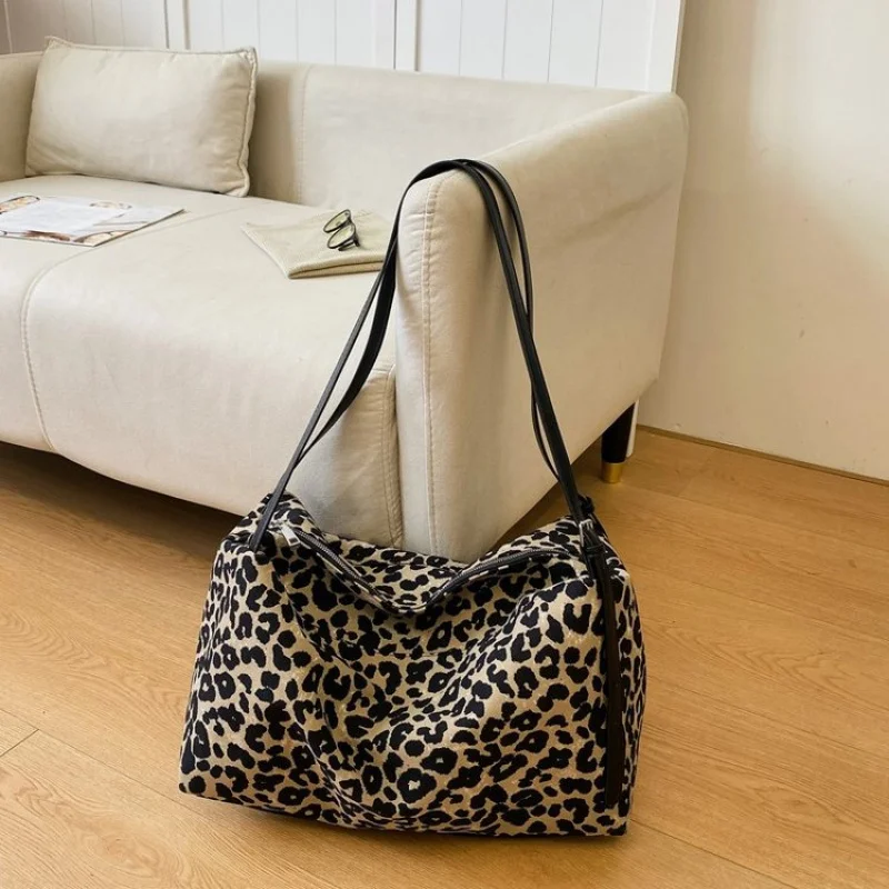 

Elegant Handbag For Women With Crossbody Style Leather Material And Classic Paris Designer Look