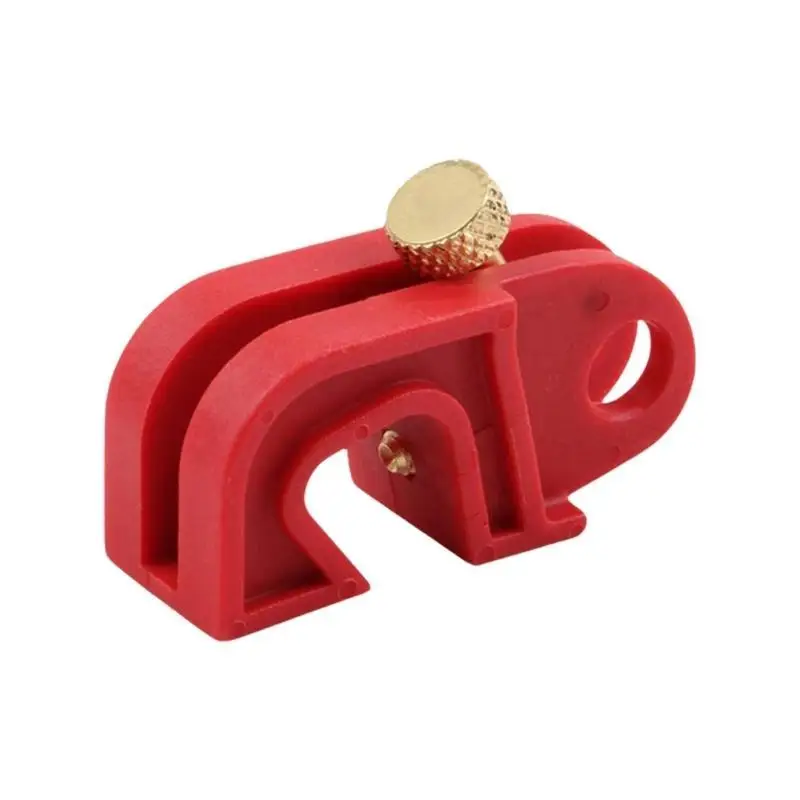 R9UF ล็อคเบรกเกอร์การติดตั้งง่าย ๆ ที่มีวัสดุหน่วงไฟหัวสกรูขนาดใหญ่สำหรับการป้องกันอุบัติเหตุทางไฟฟ้า