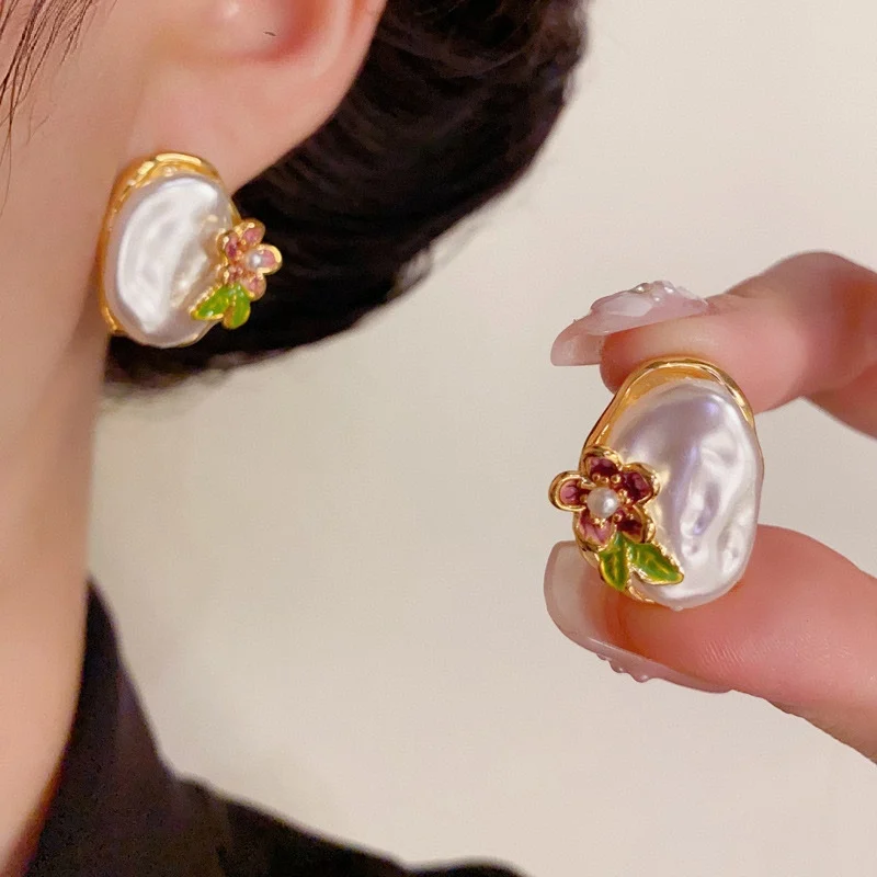 

Earrings for woman white retro vintage floral ear stud 2025 trend