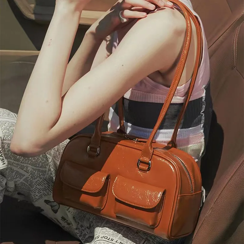 Korean niche design retro oil wax bowling armpit bag with multiple pockets, casual underarm bag, commuting portable shoulder bag