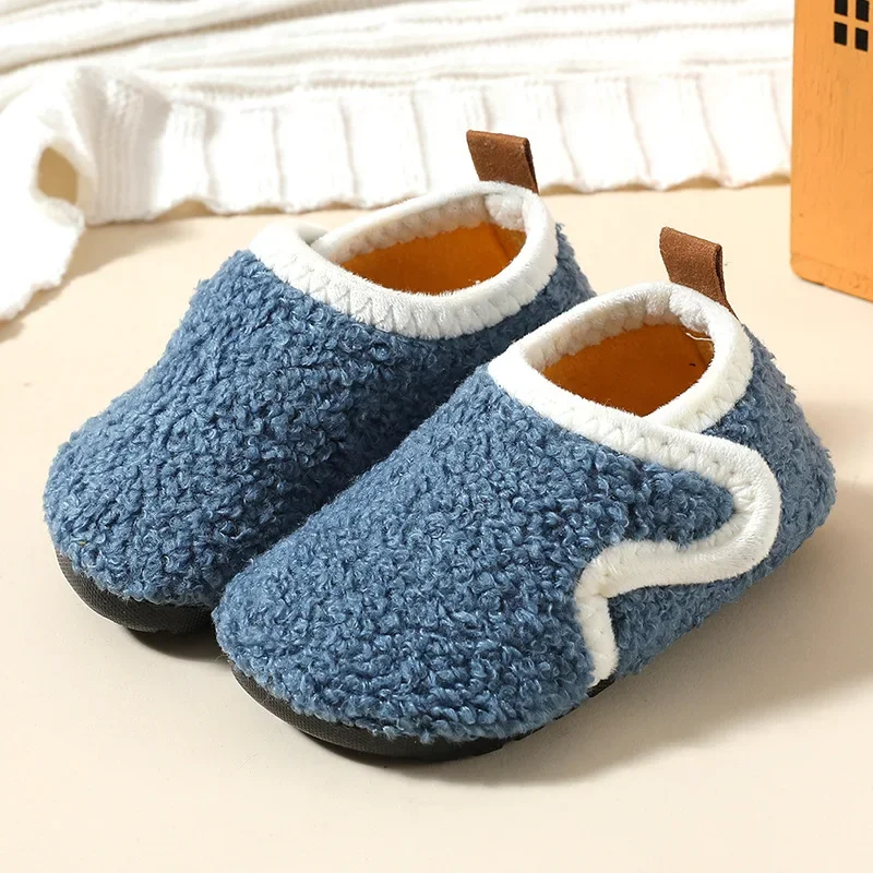 Pantuflas sepatu katun anak, sandal katun padat hangat untuk musim dingin, sepatu lantai dalam ruangan anak laki-laki perempuan sol lembut, sepatu katun Anti selip