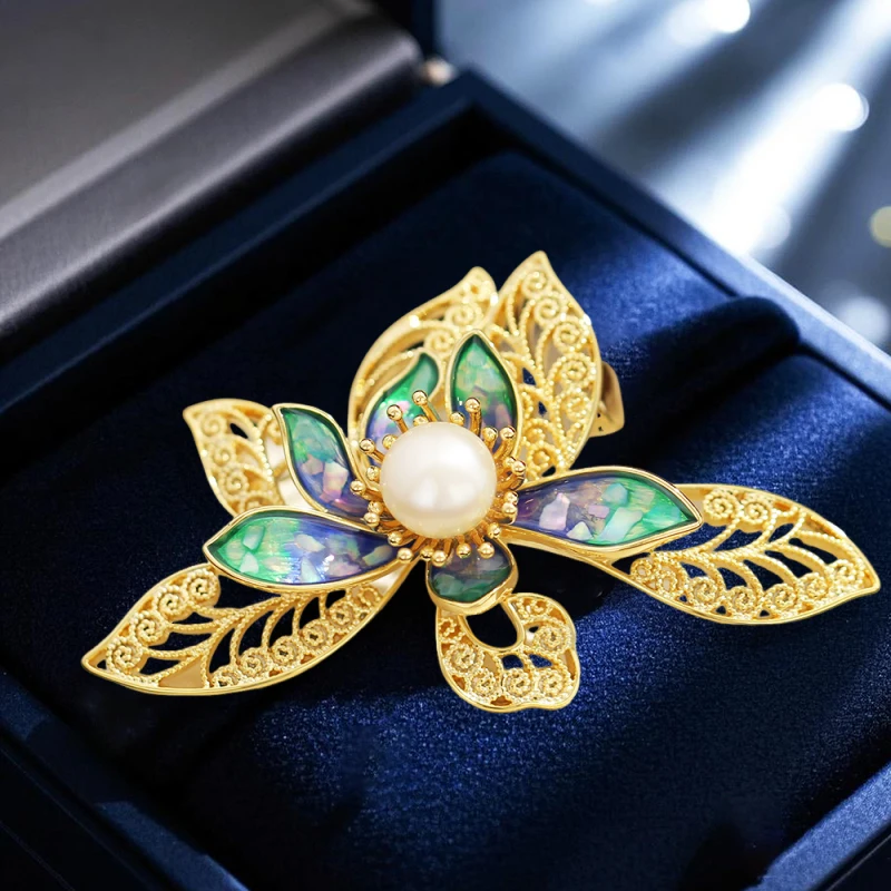 

Chinese Style Lace Hollow Gold Color Lotus Brooches High-end Light Luxury Freshwater Pearl Abalone Shell Flower Pins for Women's