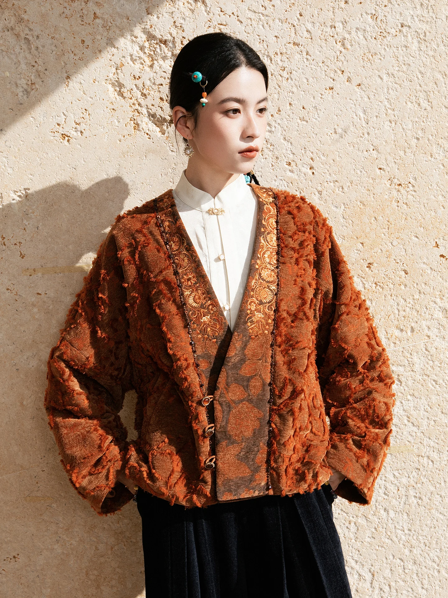 

Куртка из флиса с вышивкой Spring Awakening, новый китайский стиль, 3D-текстура, техника вытягивания волос Spring Zhe, V-образный вырез, длинная...