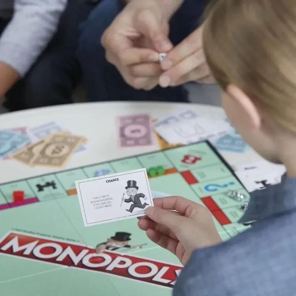 MONOPOLY Inglês Board Game, Diversão para Todas as Idades, Clássico, Família e Amigos