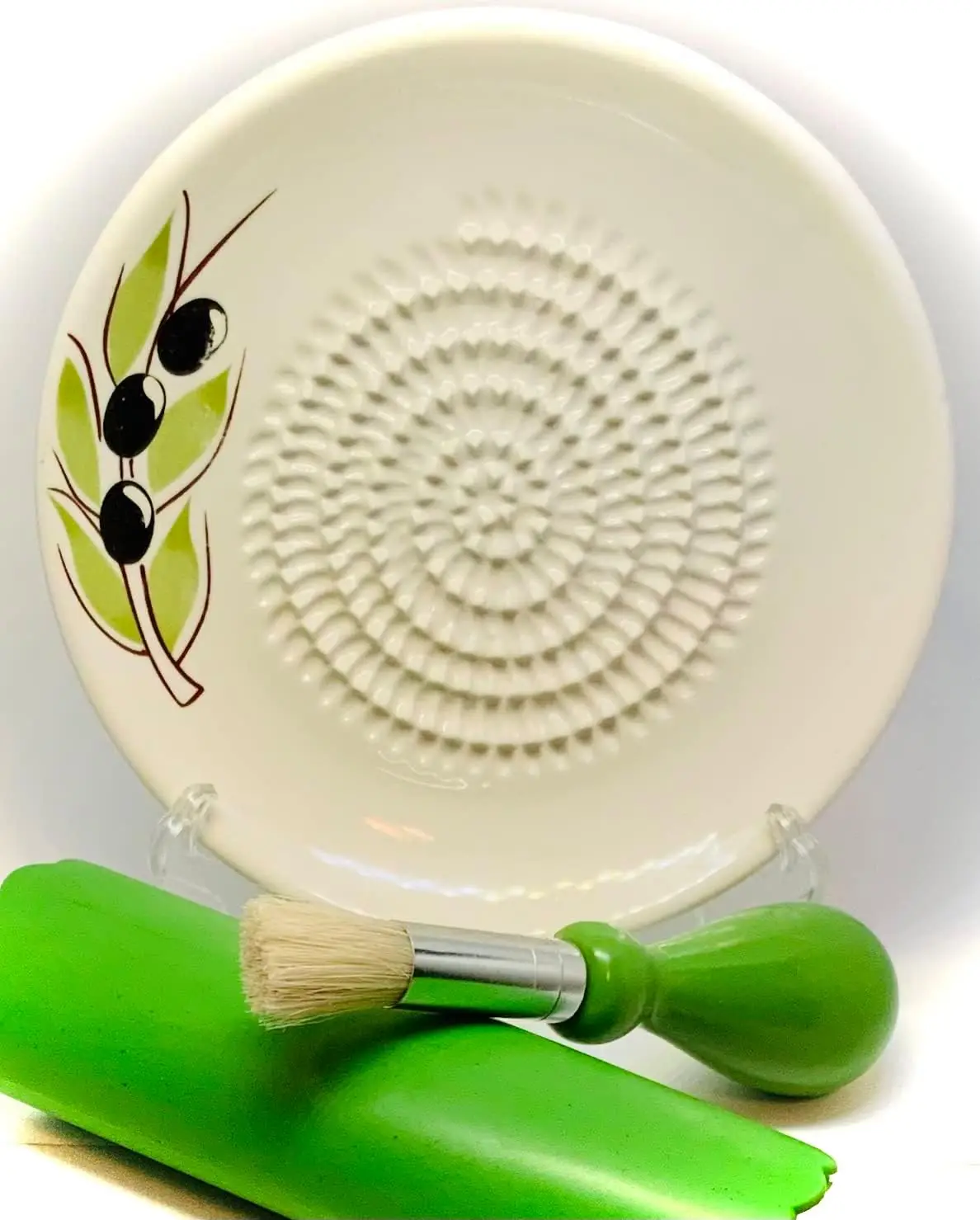 

Premium Ceramic Garlic Grater Plate 4-Piece Set - White Olive Design - Includes 5.25" Plate, Peeler, Brush & Stand
