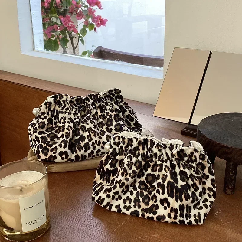 

Large Capacity Cosmetic Bag Stylish Multifunctional Portable Cosmetic Bag Storage Bag Leopard Print Make Up Organizer Women