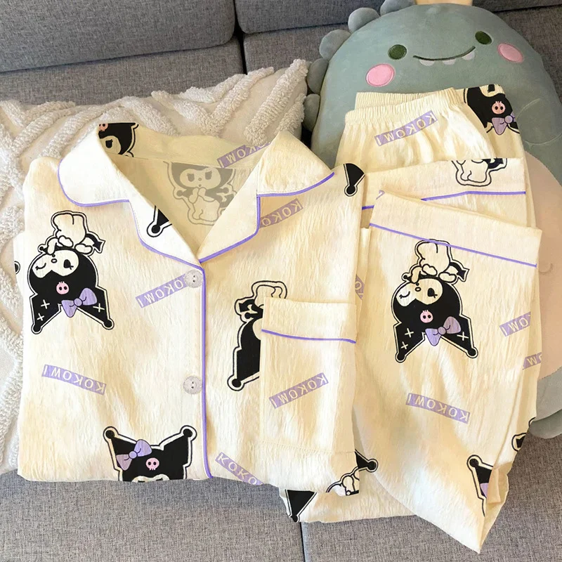 Sanrio Herbst Kuromi süße süße langärmelige Pyjamas weibliche Cartoon Milch Seide faltiges Tuch Revers Strickjacke Loungewear Set