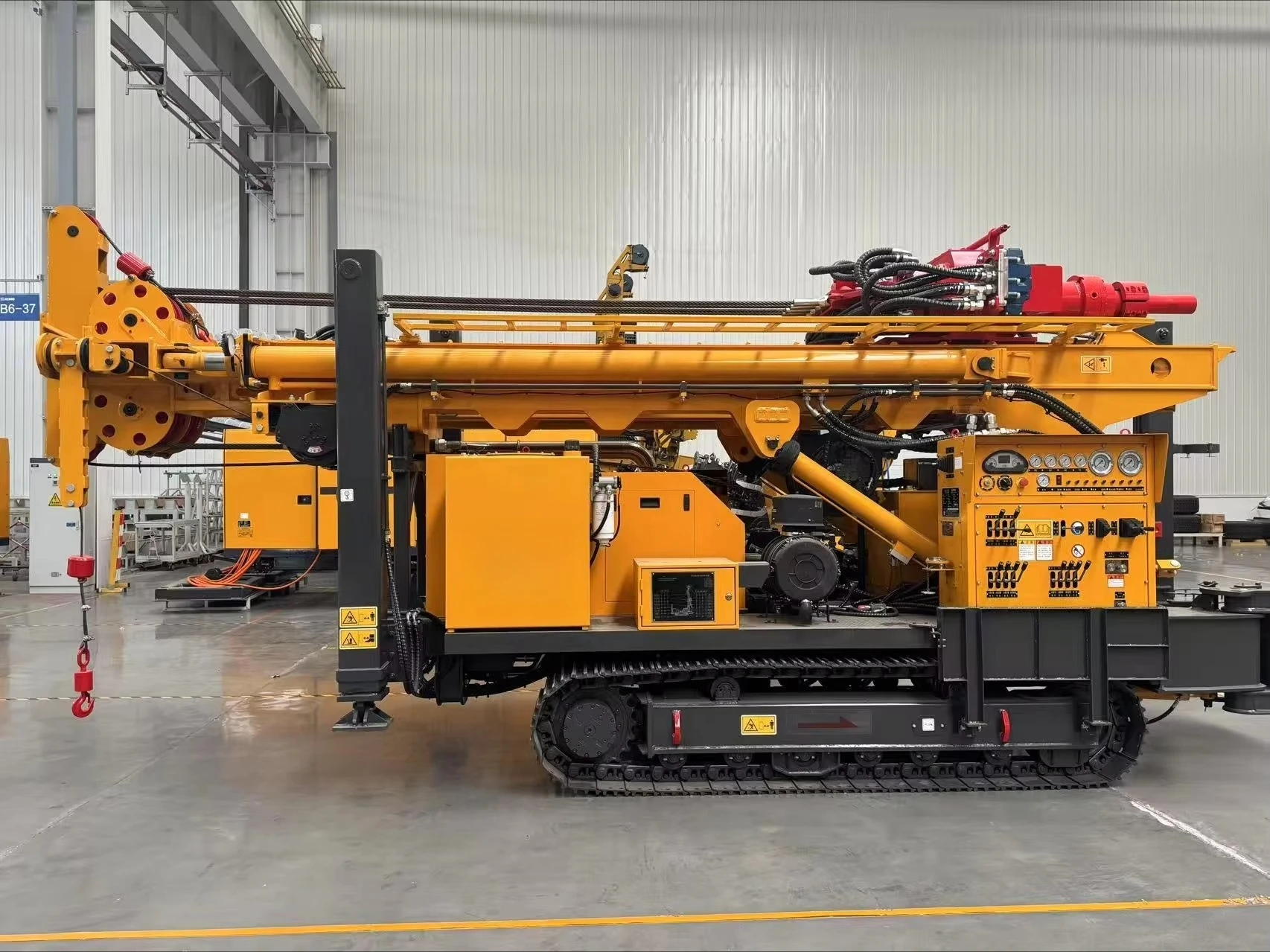 Crawler Water Well Drilling Rig for Various Construction Operations Gear Pump Core Stock for Sale