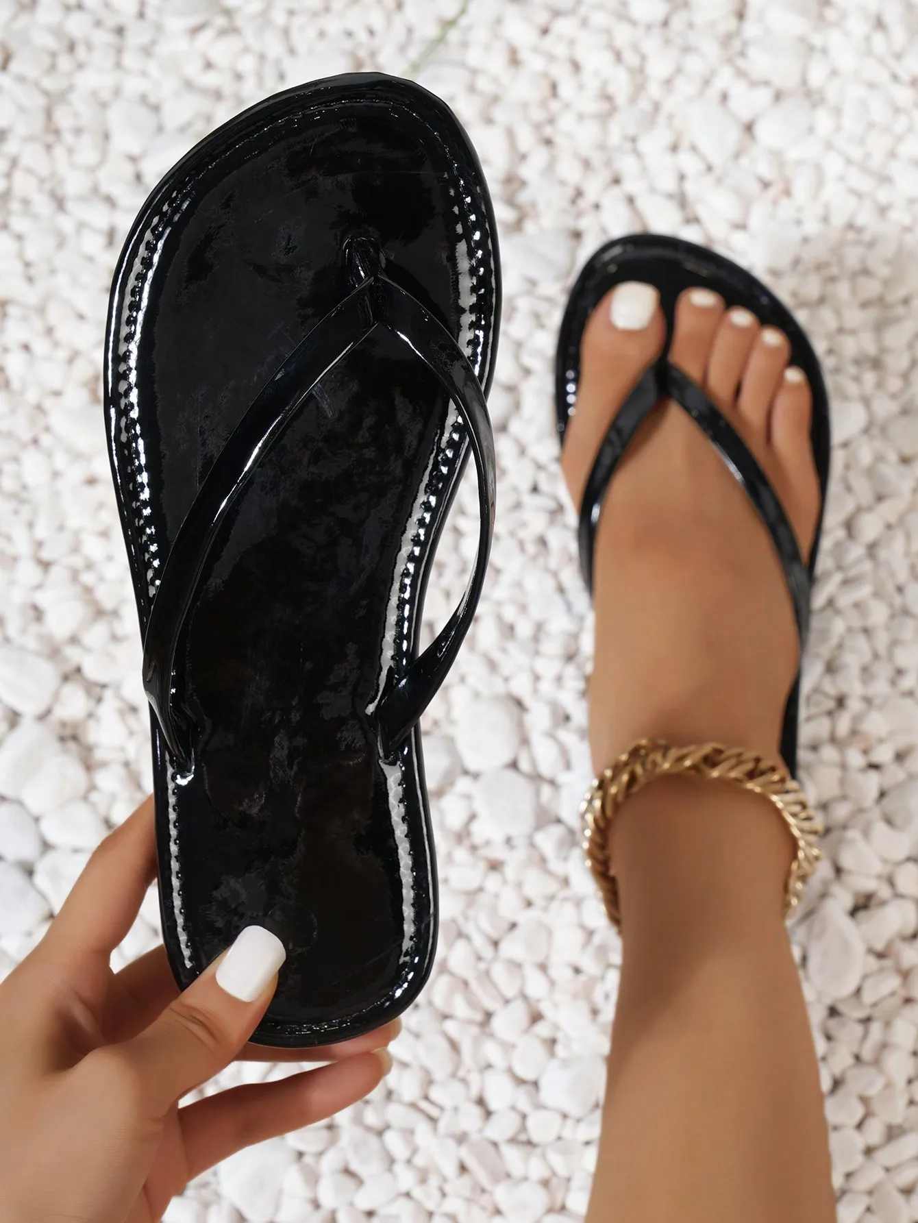 

Women's Elegant Comfortable Spring/Summer Street Style Casual Vacation Fashion Black Flat Versatile Toe-Post Flip Flop Sandals