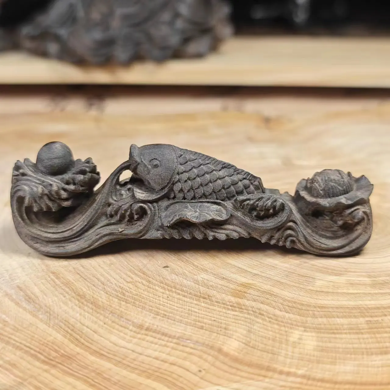Agarwood carving attracts wealth and fortune, carp auspicious ornaments, auspicious handicrafts, home decoration, living room fe