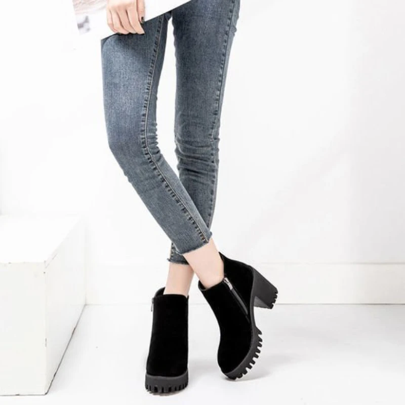 Sexy Thick-soled New Winter Casual Elegant Warm and Comfortable Black Round Toe Square Heel Short Boots for Women