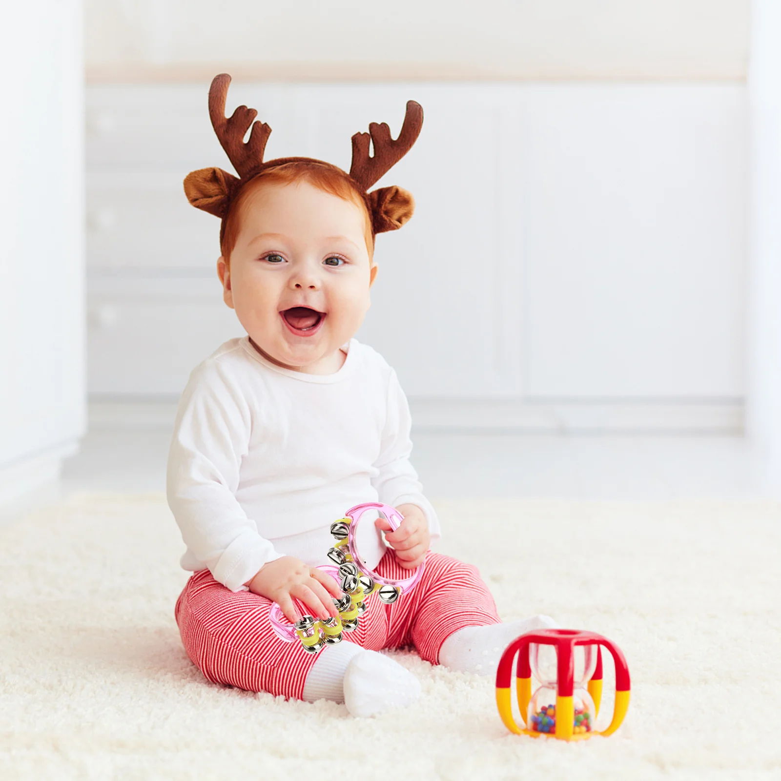 1 pçs chocalho de mão do bebê adorável cores sortidas cedo educacional música chocalho sino portátil seguro aperto do bebê treinamento