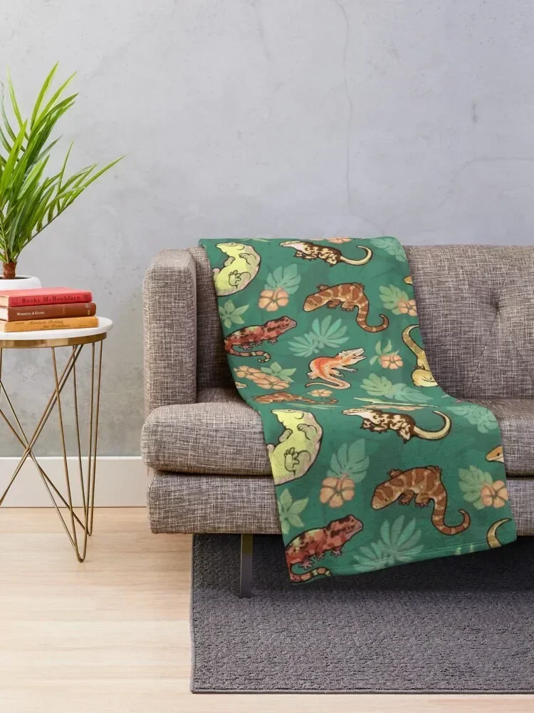 Gecko family in green Throw Blanket Blankets For Sofas Loose Luxury Blankets