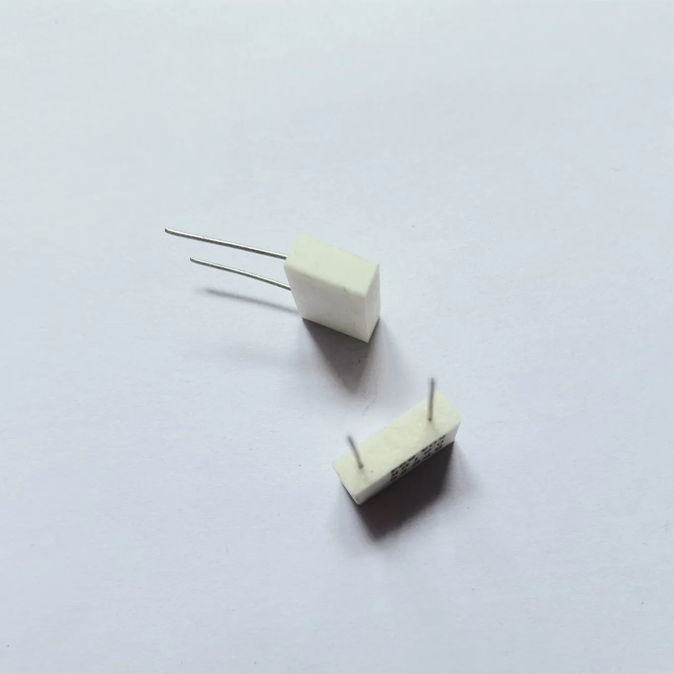 Original new 100% non sense cement resistance MPC76 0.01R 2W0.01R 2W 0.01Ohm (Inductor)