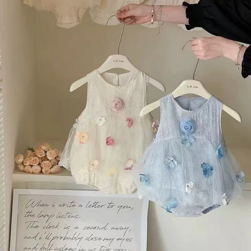 

Новый комбинезон для новорожденных принцесс: дышащий, без рукавов, с 3D цветочным узором и юбкой-фатой, в корейском стиле, милый ромпер для девочек