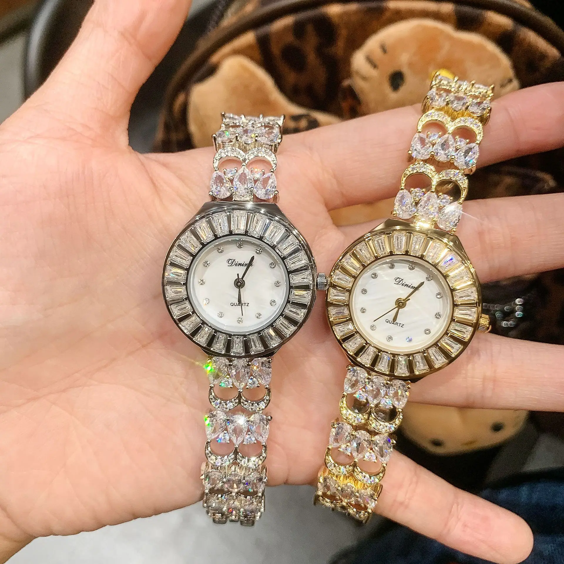 Jam tangan rantai untuk wanita, jam tangan gelang mewah kelas atas, jam tangan wanita gaya baru, jam tangan mewah berkualitas tinggi, hadiah wanita