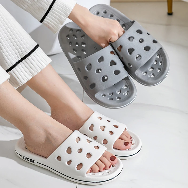 

Hollow out Slipper Woman Cloud Summer Sandal Men Flip Flops Beach Non Slip Soft leakage House Home Shoes Female Male Plus Size