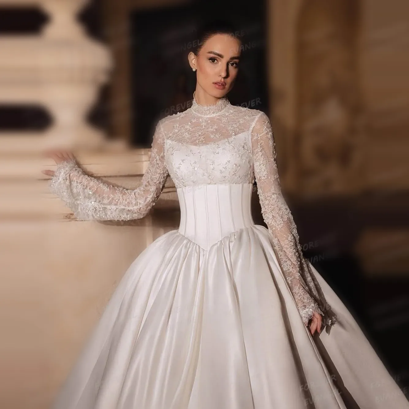 فساتين زفاف فاخرة برقبة عالية لعام 2026 للسيدات على شكل حرف A مزينة بالدانتيل وأكمام طويلة مطوي من الساتان فساتين العروس فيستدو دي نوفيا