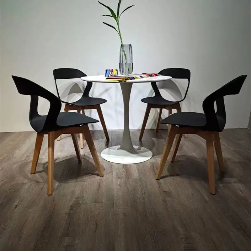 كرسي طعام بلاستيكي إسكندنافي - جلوس منزلي بسيط ومريح، كرسي ترفيهي عصري بمسند ظهر مقوس