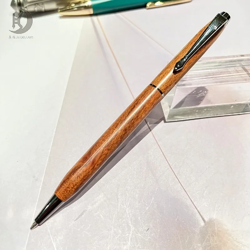 Schlanke, saure Holz-Kugelschreiber mit einziehbarer Spitze, schönes Geschenk für Geschäftsleute, Büroangestellte, Studenten, Lehrer, Hochzeiten, Weihnachten, mittlere Spitze (1 mm). – Detail 1
