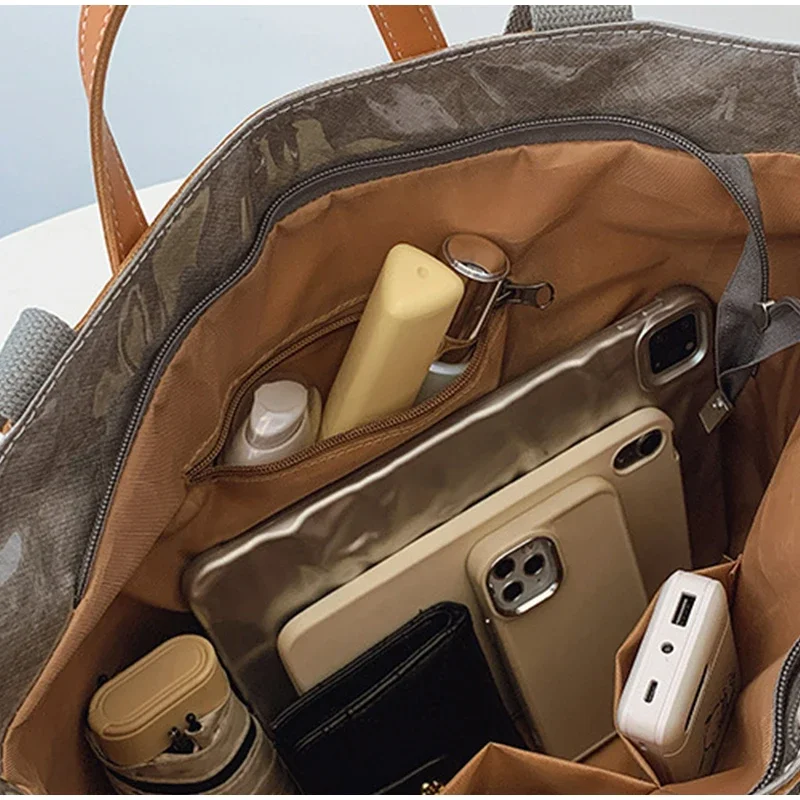 Klare Tragetasche aus PVC-Kraftpapier mit Farbkontrast, luxuriöse Vintage-Hobo-Umhängetasche, wasserdichte Shopper-Handtasche mit Buchstaben oben – Detail 29