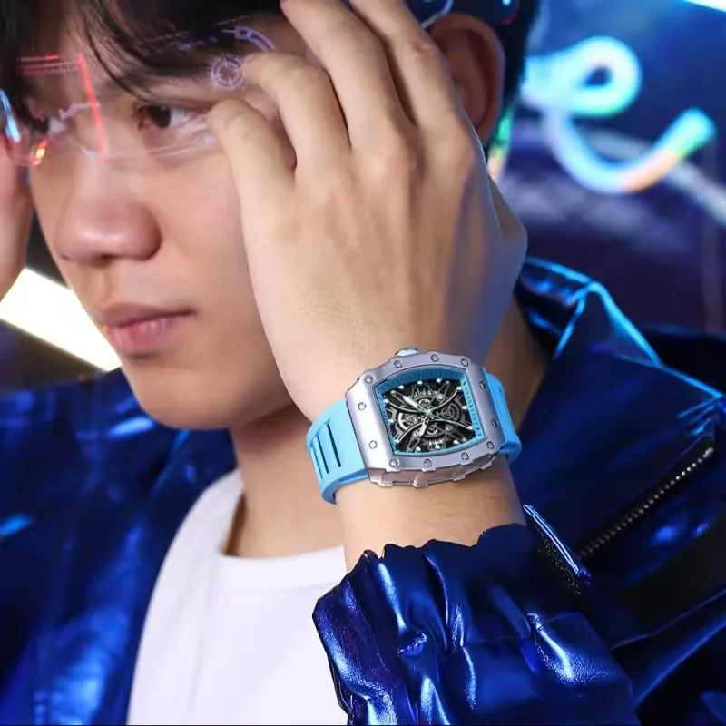 CURREN 8438 Fashion Quartz Men's Watch Waterproof Barrel Type Dial Calendar Night Light Silicone Strap Sports and Leisure Watch